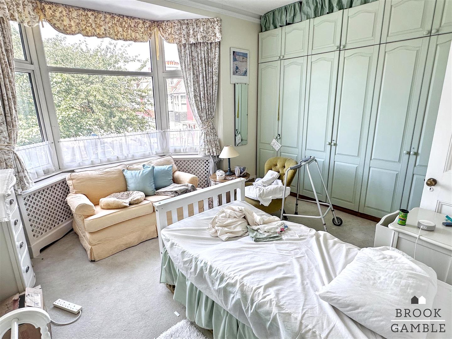 4 Bedroom House - Terraced. Willowfield Square in Eastbourne,  9